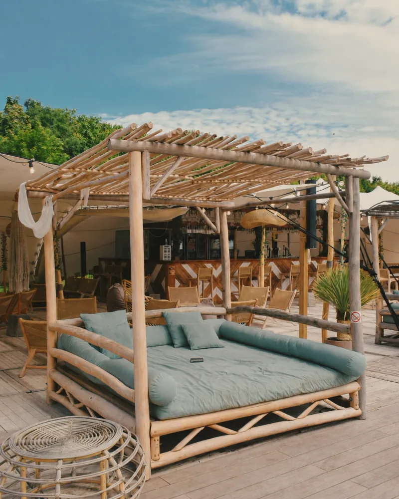 VIP-Lounge Pool